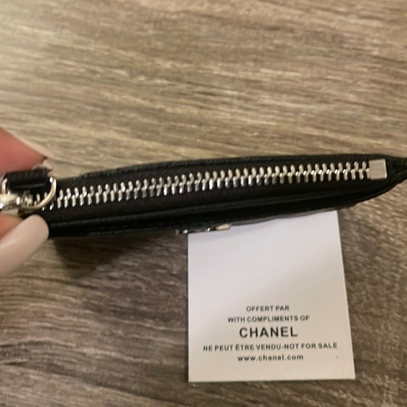 Black/Silver Zip-up Card Holder - Picture 2 of 5